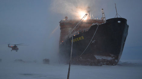 Tàu phá băng của Nga tiến về Bắc Cực.