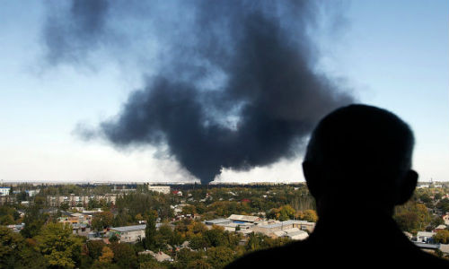Sân bay Donetsk bị pháo kích.