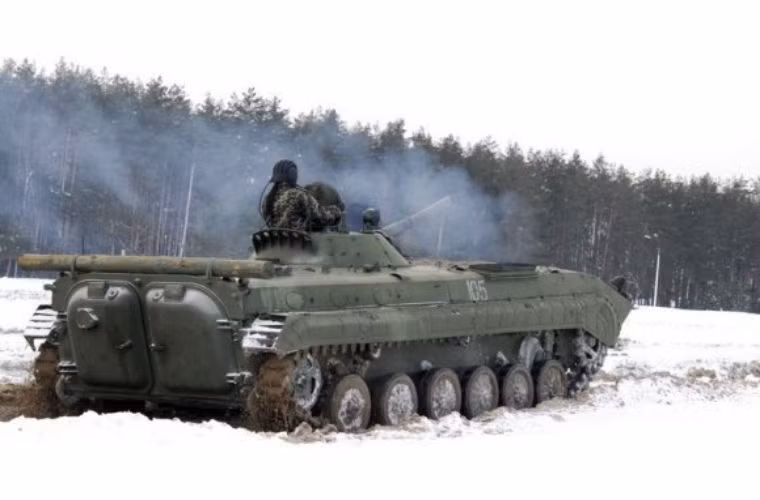 .. cũng như các loại xe bọc thép.