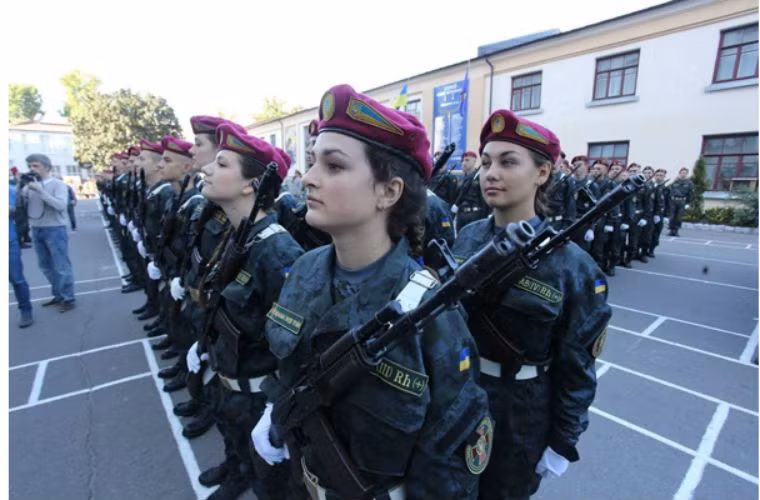 Các nữ binh sĩ Vệ binh Quốc gia Ukraine sẵn sàng tham gia các chiến dịch như cánh đàn ông.