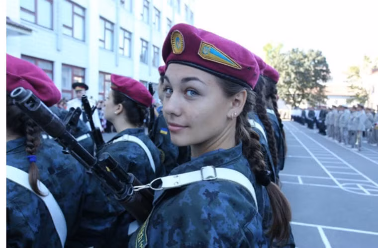 Không quân tạo dáng chụp ảnh.