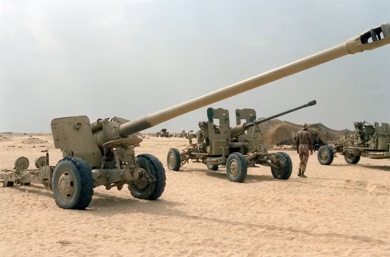 ... cũng như Type 59-1 của Trung Quốc và D-30 của Liên Xô.