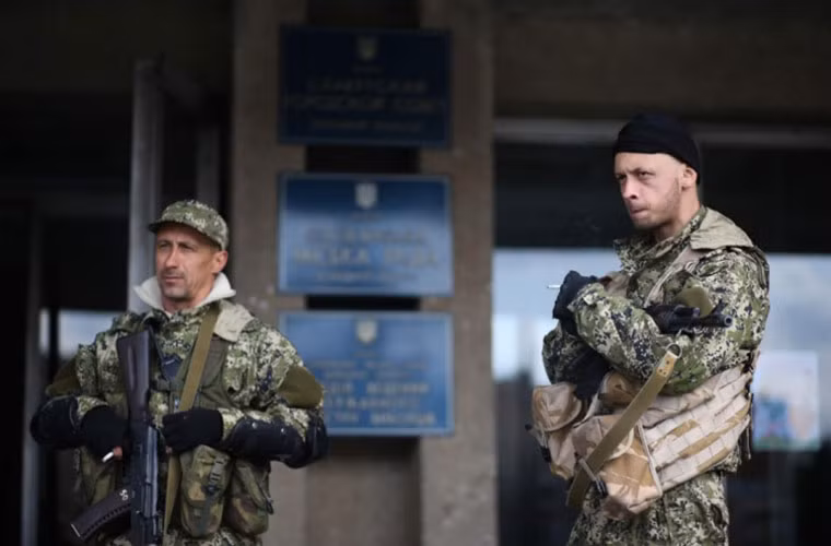 Hàng loạt các tòa nhà chính quyền ở thành phố Sloviansk đã bị các phần tử vũ trang chiếm đóng từ ngày 12/4.