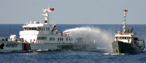 Tàu Trung Quốc sử dụng vòi rồng tấn công tàu chấp pháp của Việt Nam gần khu vực giàn khoan HD-981