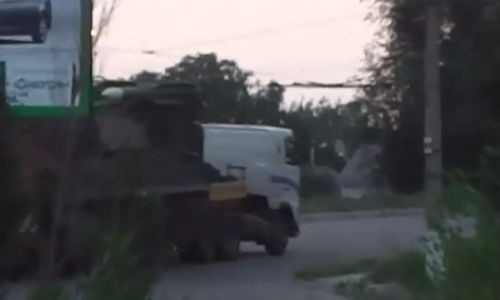 Hình ảnh chiếc xe chở hệ thống tên lửa Buk trong video do Kiev công bố.