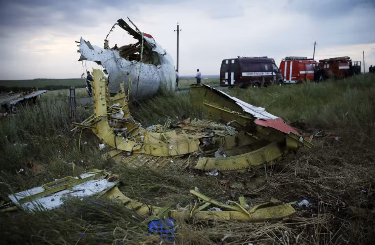 Chiếc máy bay bị rơi tại gần thị trấn Torez cách biên giới Nga 50 km.