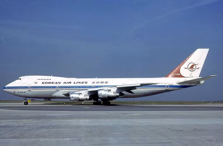 Chuyến bay 007 của Korean Air Lines cũng bị máy bay chiến đấu Liên Xô bắn hạ do trên màn hình radar của Liên Xô, Boeing 747 không khác máy bay do thám RC-135 của Mỹ. Vụ bắn nhầm này khiến 269 hành khách và phi hành đoàn thiệt mạng.