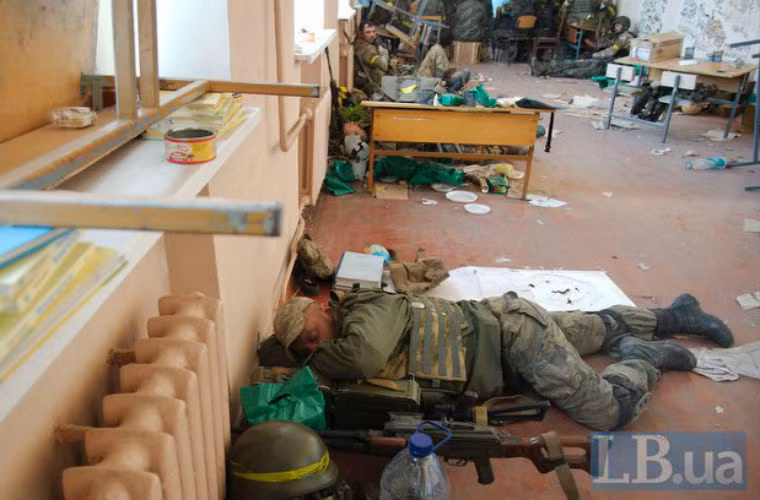 Vũ khí luôn trong tình trạng sẵn sàng chiến đấu.