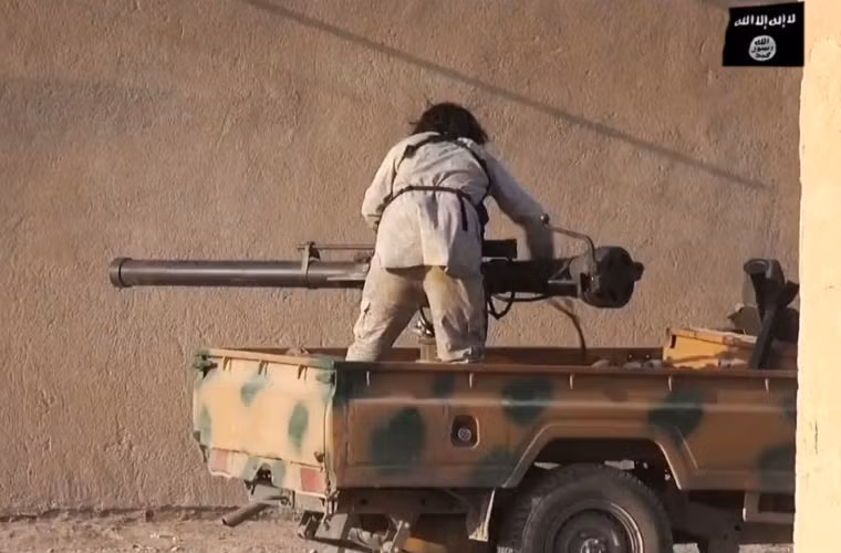 Phiến quân IS được cho là sở hữu một số lượng không rõ súng không giật B-10 82mm và M40 105mm.