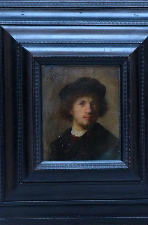 Ngày 22/12/2000, bức chân dung tự họa của Rembrandt bị mất trộm từ bảo tàng Quốc gia Thụy Điển. Bức chân dung có giá lên đến 28 triệu USD.