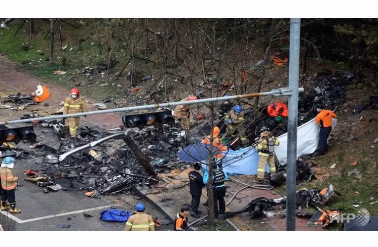 Vào ngày 17/7, chiếc trực thăng cứu hỏa của Hàn Quốc đã bị rơi xuống gần khu chung cư ở tỉnh Gwangju, làm ít nhất 5 người thiệt mạng. Trực thăng này đang trên đường trở về căn cứ sau khi tham gia công tác tìm kiếm xác các nạn nhân mất tích trong vụ chìm phà Sewol.