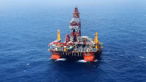 Giàn khoan Hải Dương 981 của Trung Quốc hạ đặt trái phép trong vùng biển Việt Nam.