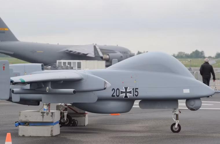 Máy bay không người lái Heron 1 từng tham gia hoạt động ở Afghanistan được tập đoàn trang thiết bị quốc phòng Rheinmetall của Đức chào bán.