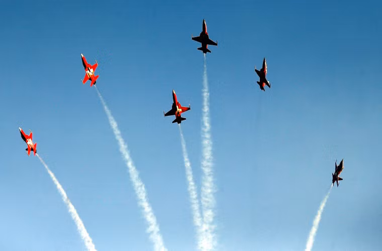 Màn biểu diễn của Lực lượng Không quân Thụy Sĩ với các máy bay tiêm kích F-5.