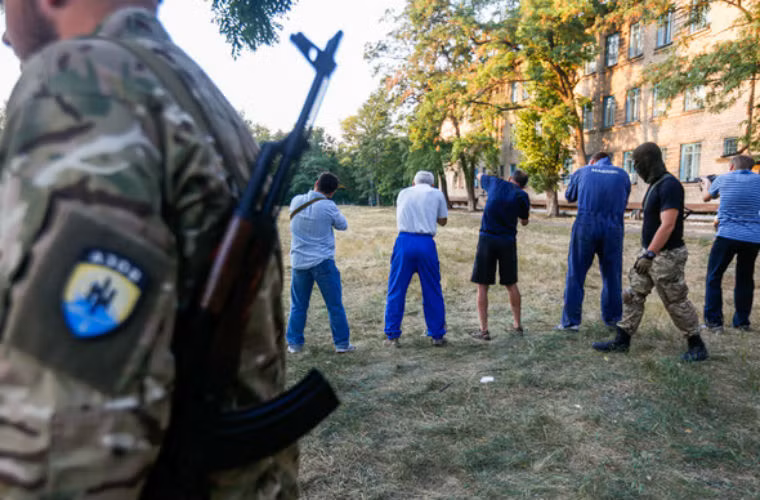 Người tự nguyện Mariupol có nhiều độ tuổi khác nhau.