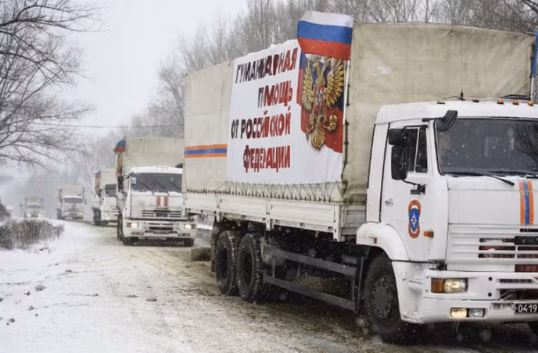 Đoàn xe cứu trợ của Nga tiến vào Donetsk.