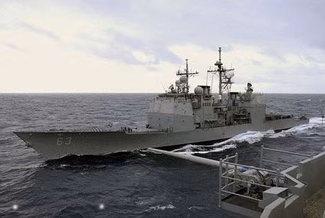 Tàu chiến USS Cowpens của Mỹ từng suýt va chạm với tàu chiến Trung Quốc trên Biển Đông.
