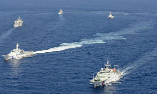 Tàu Trung Quốc và Nhật gần quần đảo Senkaku/Điếu Ngư.