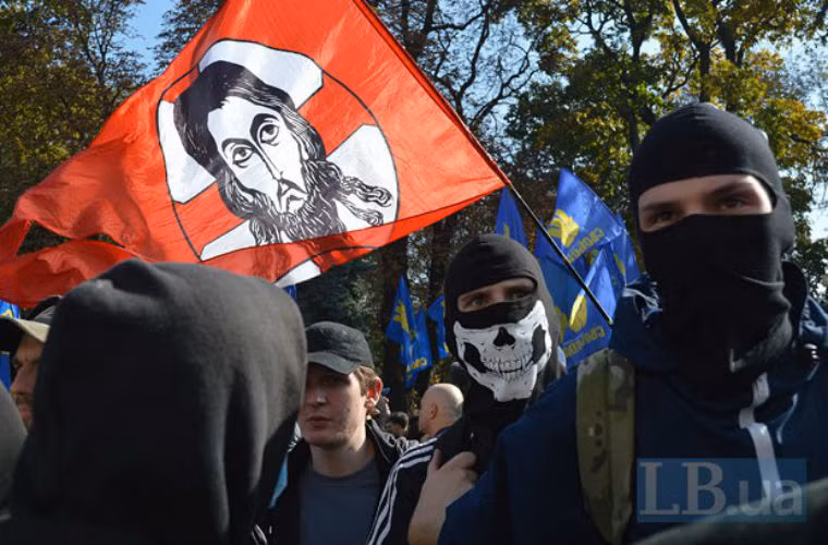 Cuộc biểu tình lôi kéo sự tham gia của cả những kẻ cực đoan...