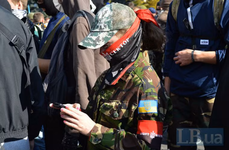 ...bao gồm cả tổ chức dân tộc cực đoan Right Sector.