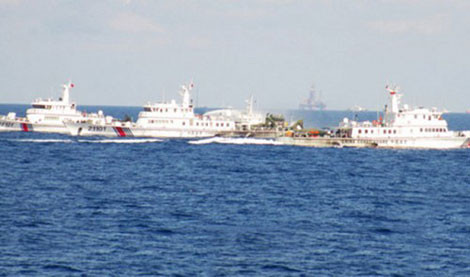 Tàu Trung Quốc ngăn cản tàu Việt Nam tiếp cận giàn khoan HD-981.