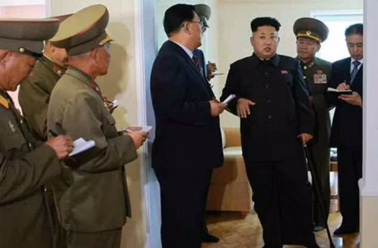 ... và trong chuyến thăm Viện Năng lượng thuộc Viện Hàn lâm Khoa học Tự nhiên Quốc gia.