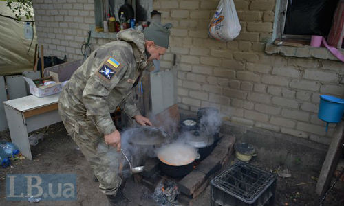 Bếp ăn của binh sĩ Ukraine.