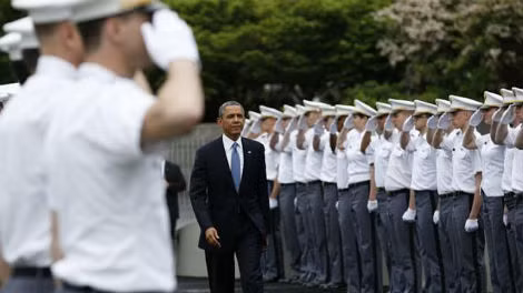 Tổng thống Mỹ Barack Obama đến thăm học viện quân sự Mỹ West Point.
