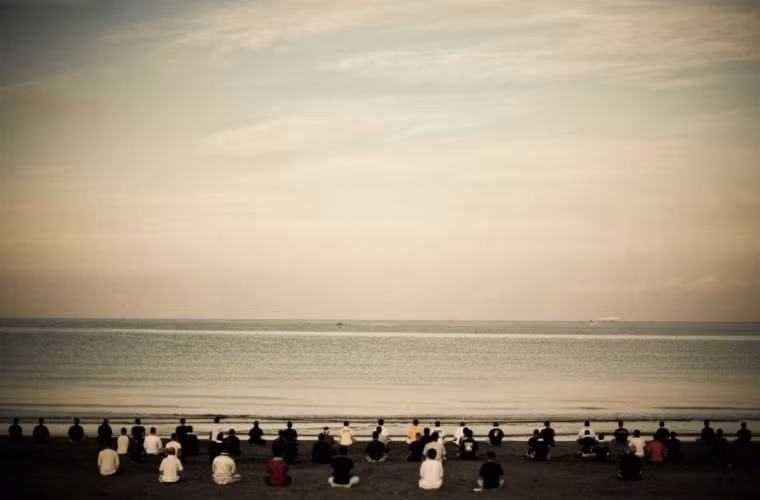 Những người muốn gia nhập thế giới ngầm của Yakuza sẽ được huấn luyện tại những địa điểm bí mật. Thiền là một hoạt động được đưa vào chương trình huấn luyện.