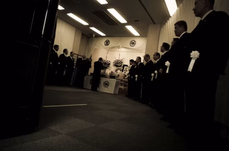 Tiệc sinh nhật, lễ cưới hay đám tang của các thành viên quan trọng luôn là sự kiện để Yakuza phô trương lực lượng.