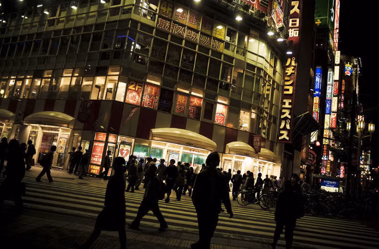 Ngoài kiểm soát thị trường lao động và kinh doanh... Yakuza tham gia buôn bán ma túy và chi phối phần lớn lĩnh vực cờ bạc tại Nhật.