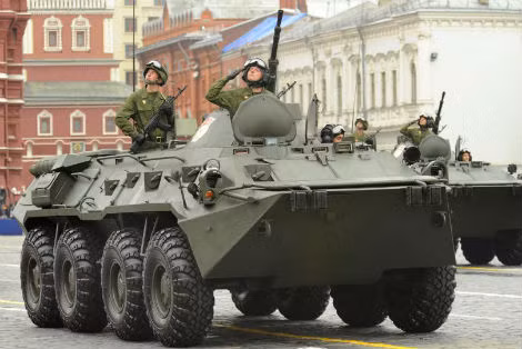 Quân đội Nga duyệt binh trên Quảng trường Đỏ.