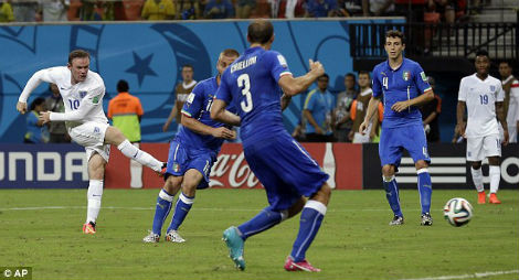 World Cup mới khởi tranh nhưng đã có đến 3 người hâm mộ Trung Quốc thiệt mạng vì xem bóng đá quá sức.