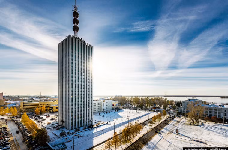 Thành phố Arkhangelsk có dân số 350.000 người.