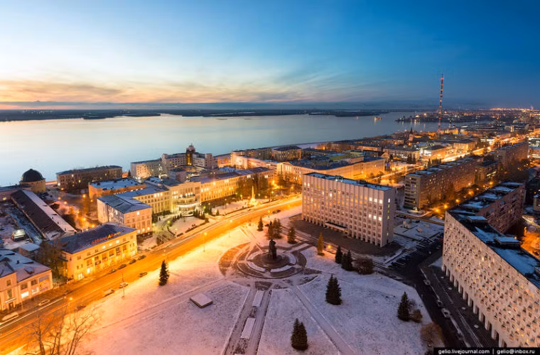 Tượng đài Lenin ở trung tâm thành phố.