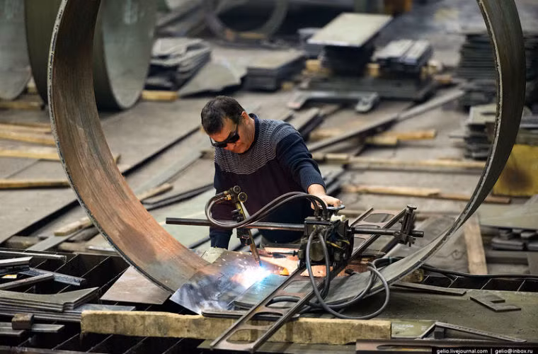 Kể từ năm 1970, ụ tàu Bạch Hải là nơi đóng tàu ngầm Typhoon - loại tàu ngầm lớn nhất trên thế giới.