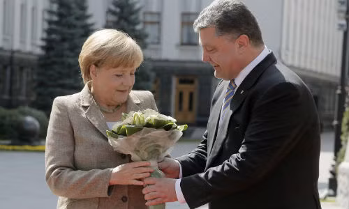 Bà Merkel và ông Poroshenko.