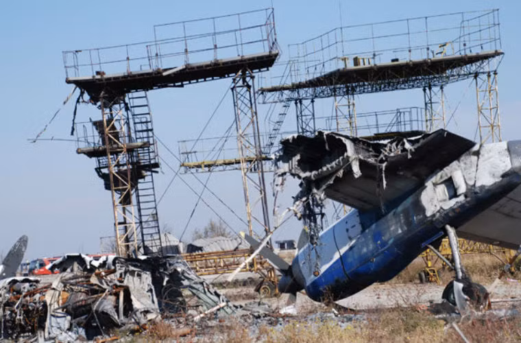 Nhiều máy bay bị bắn cháy.