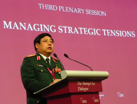 Bộ trưởng Bộ Quốc phòng Việt Nam Phùng Quang Thanh phát biểu tại Đối thoại Shangri-La 13. Ảnh: Thanh Niên.