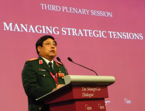 Bộ trưởng Bộ Quốc phòng Việt Nam Phùng Quang Thanh phát biểu tại Đối thoại Shangri-La 13. Ảnh: Thanh Niên.