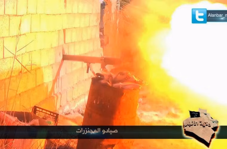 Để chống lại lực lượng bọc thép của Quân đội Iraq và Syria, IS cũng sở hữu súng phóng tên lửa M79 Osa - có khả năng bắn đạn 90mm.