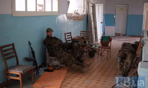 Binh sĩ Ukraine trong vòng vây ở miền đông.