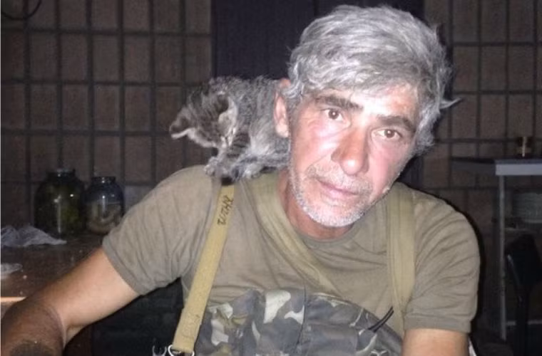 Người Chechnya, đến từ cả nước Nga lẫn Cộng hòa Chechnya thuộc Nga và từ các cộng đồng lưu vong bài Nga, được cho là tham gia vào cả 2 phe trong cuộc xung đột, nhưng chủ yếu là sát cánh bên phe ly khai.