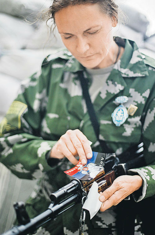 Cô Margarita Zeidler là một cựu y tá người Đức chuyển đến Ukraine từ năm 2012. Cô Margarita Zeidler gia nhập lực lượng ly khai sau khi 1 người bạn bị giết vào tháng 5. Cô cho biết: "Tôi không thể đứng nhìn người Ukraine bị những kẻ phát xít giết hại".