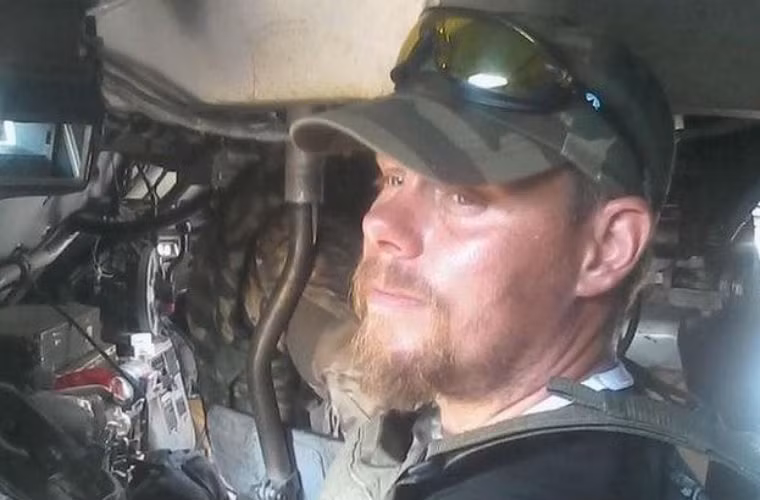 Tay súng bắn tỉa người Thụy Điển có quan điểm cực hữu, Mikael Skillt nói rằng ông chiến đấu cho chính phủ Ukraine bởi tin vào "sự sinh tồn của người da trắng".