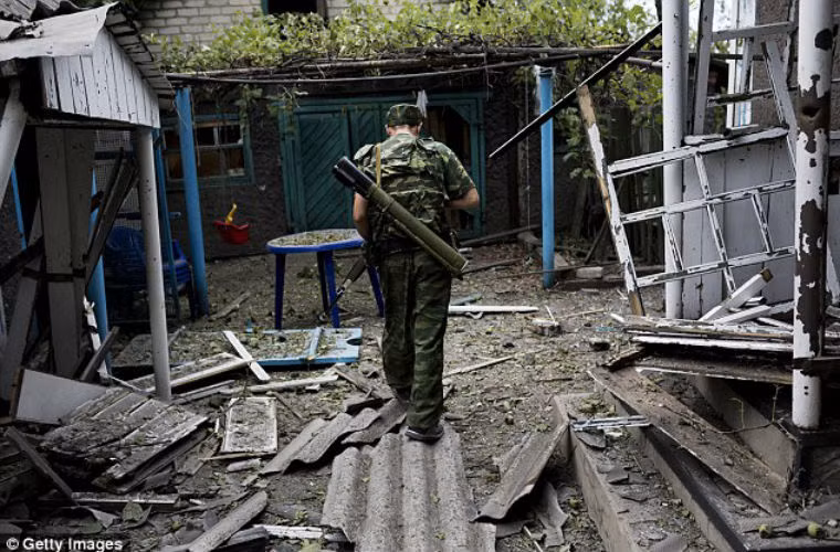 Chiến sự miền đông Ukraine vẫn tiếp tục căng thẳng với những bước tiến mới của lực lượng ly khai.