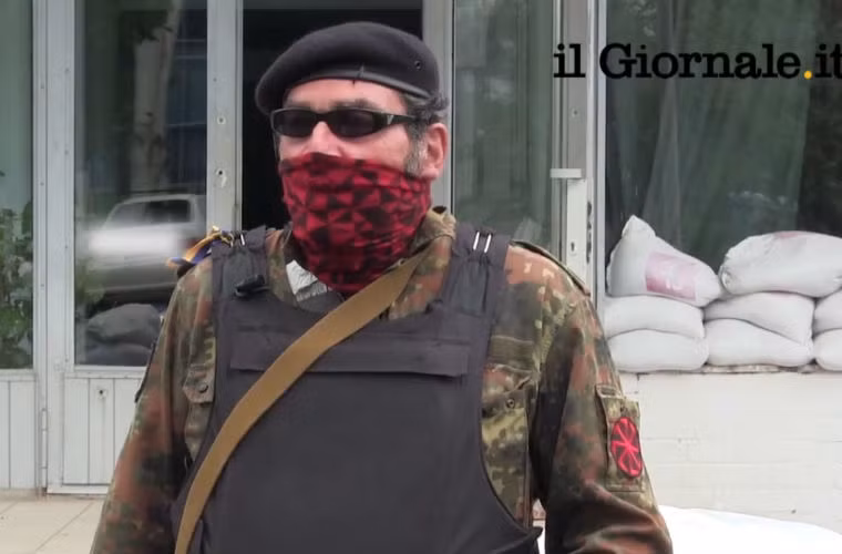 Francesco F, 53 tuổi, đăng ký gia nhập tiểu đoàn Azov để "chiến đấu chống lại Nga", tuần báo Panorama của Italy cho hay.