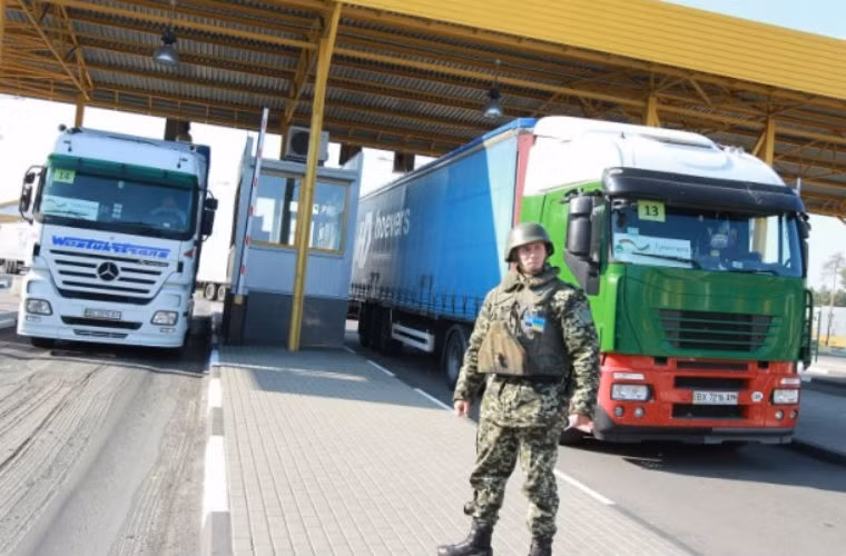 Có 112 xe tải chở hàng cứu trợ của Đức.