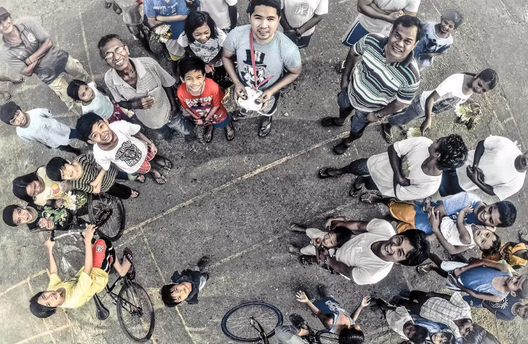 Người dân Philippines thích thú với bức ảnh chụp từ máy bay không người lái.