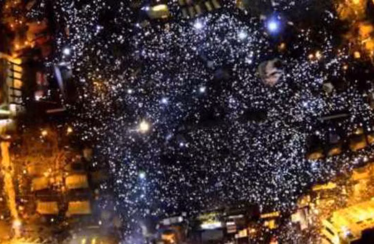 Khoảng 200.000 người tham dự biểu tình ở quảng trường Maidan, Kiev ngày 14/12/2013.